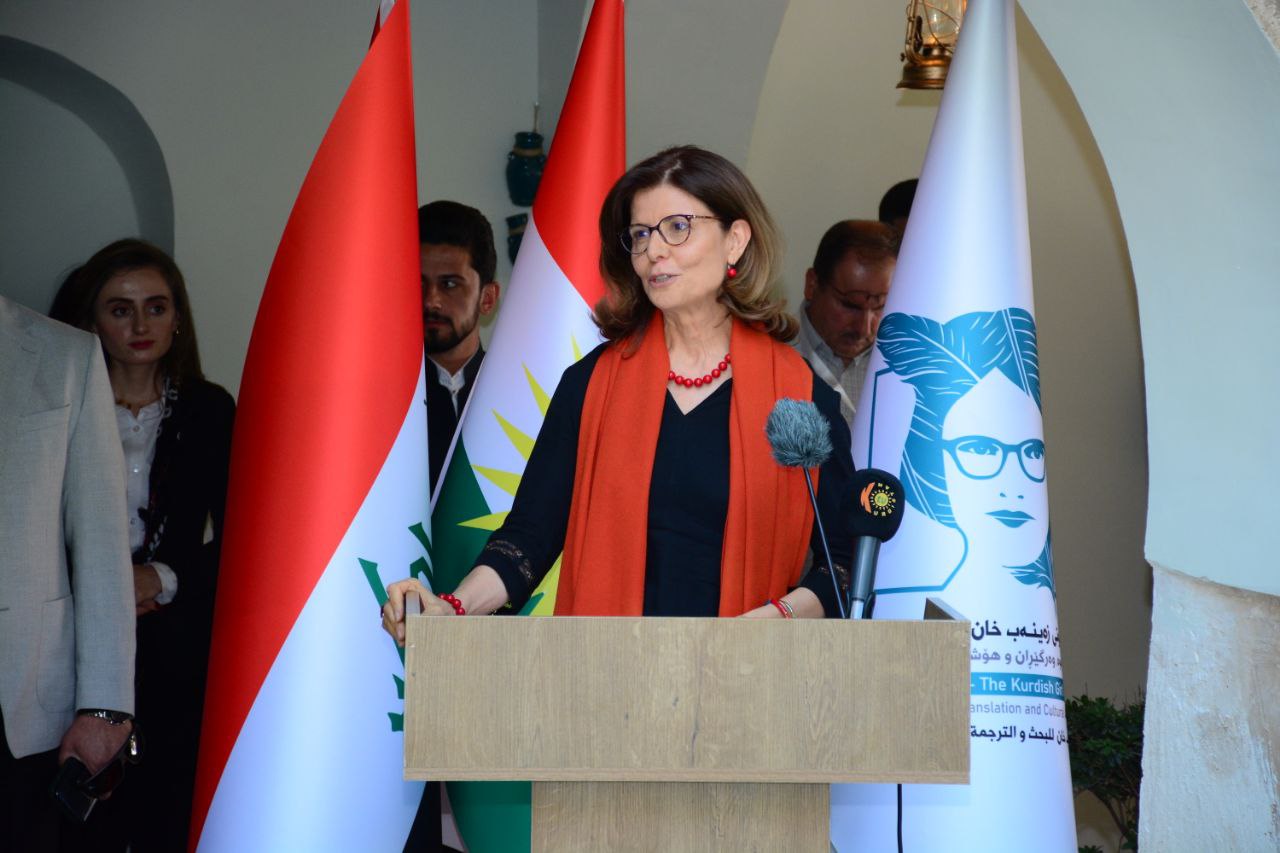 "وتاری خاتوو د. نەزەند بەگیخانی لە ڕێوڕەسمی فەرمیی کردنەوەی "ئینیستیتووتی زەینەب خان