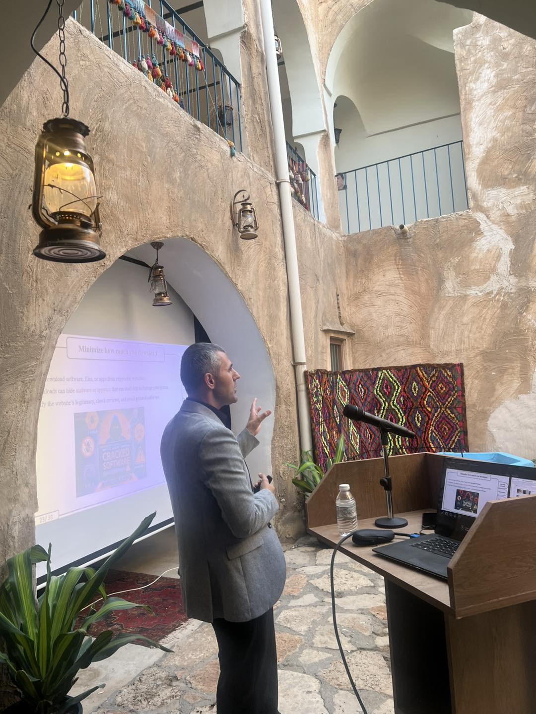 هۆشیاریی تەکنەلۆژی بەرامبەر  هێرشی ئەلیکترۆنی